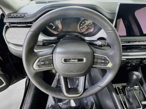 Used 2022 Jeep Compass Latitude AWD/4WD image 11