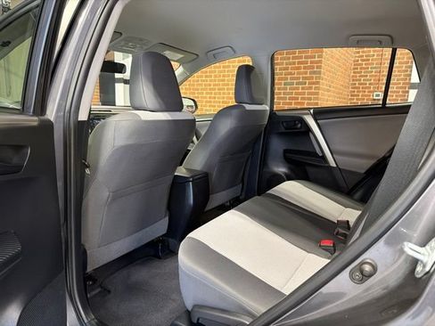 Used 2015 Toyota RAV4 LE FWD image 26
