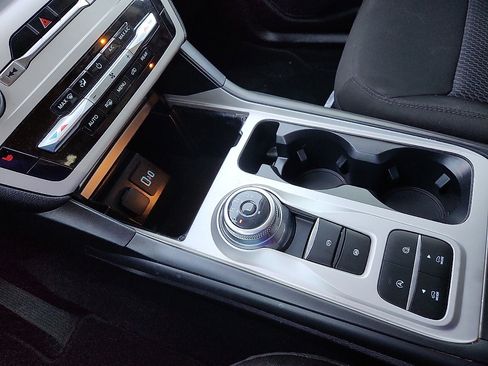 Used 2023 Ford Explorer XLT image 12