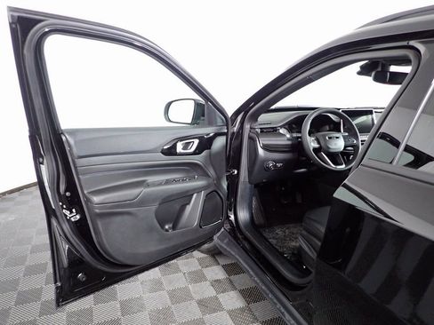 New 2026 Jeep Compass Latitude image 16