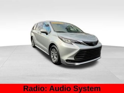 Used 2023 Toyota Sienna LE image 10