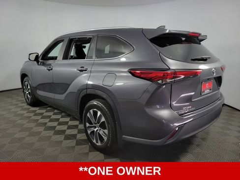 Used 2023 Toyota Highlander XLE FWD image 6