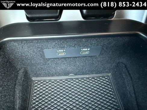 Used 2021 Bentley Bentayga image 35