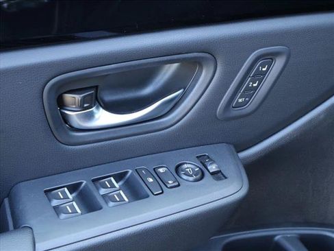 Used 2025 Honda Pilot Touring image 12
