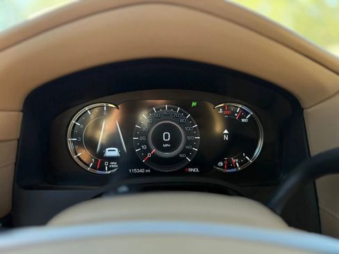 Used 2018 Cadillac Escalade ESV Platinum AWD/4WD image 17