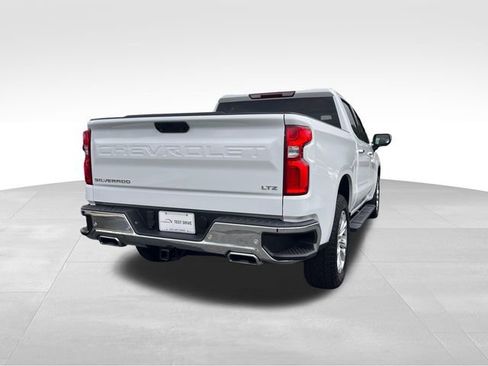 Used 2022 Chevrolet Silverado 1500 LTZ w/ Z71 Off-Road Package AWD/4WD image 6