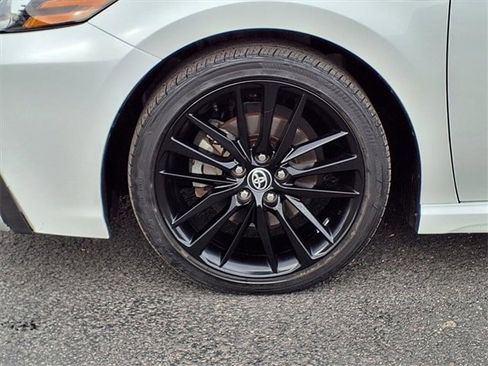 Used 2022 Toyota Camry XSE image 9