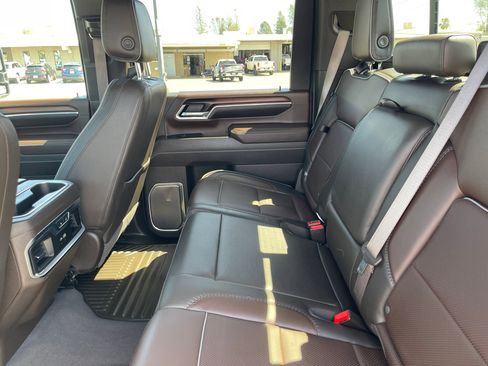 Used 2025 GMC Sierra 3500 Denali w/ Denali Reserve Package AWD/4WD image 20