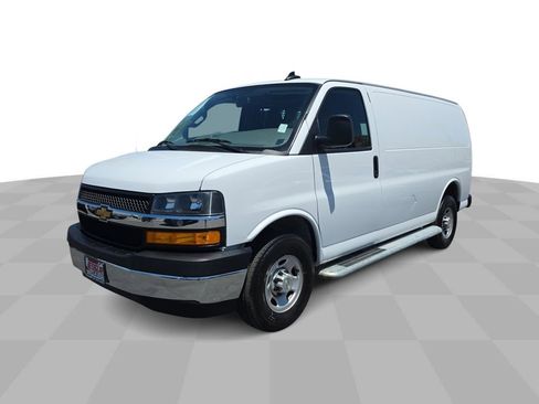 Used 2024 Chevrolet Express 2500 w/ Driver Convenience Package RWD image 4