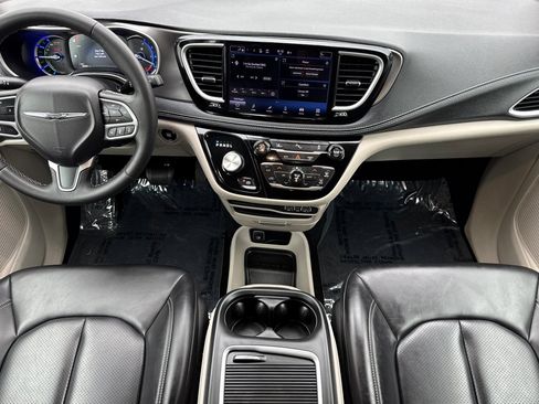Used 2023 Chrysler Pacifica Touring-L FWD image 14