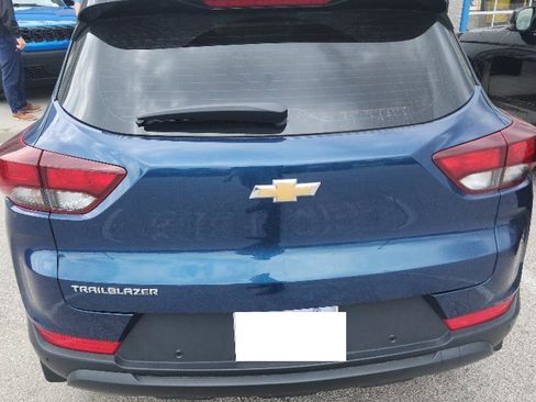 Used 2021 Chevrolet TrailBlazer LS FWD image 6
