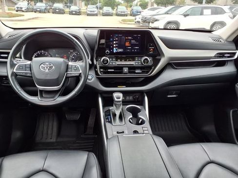 Used 2023 Toyota Highlander XLE FWD image 5