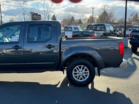 Used 2015 Nissan Frontier SV image 5