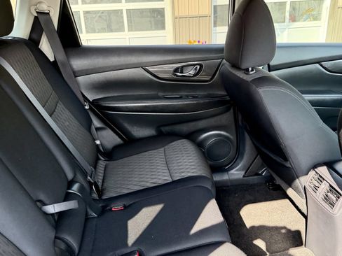 Used 2017 Nissan Rogue SV AWD/4WD image 17