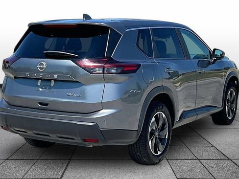 Used 2024 Nissan Rogue SV AWD/4WD image 12