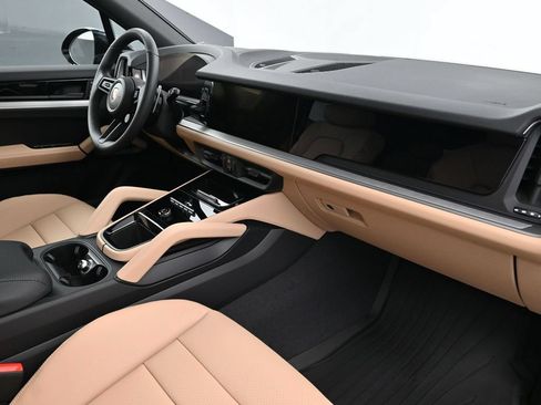 Certified 2026 Porsche Cayenne AWD/4WD image 13