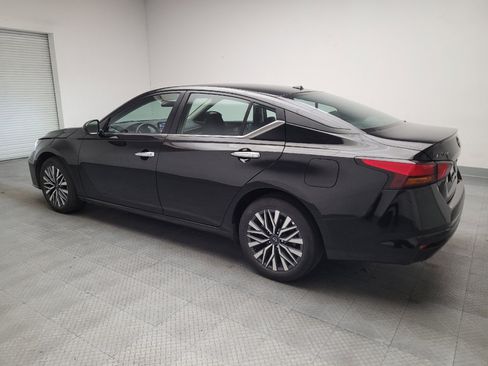 Used 2024 Nissan Altima 2.5 SV AWD/4WD image 3