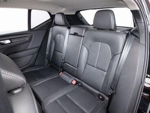 Certified 2025 Volvo XC40 B5 Plus image 25