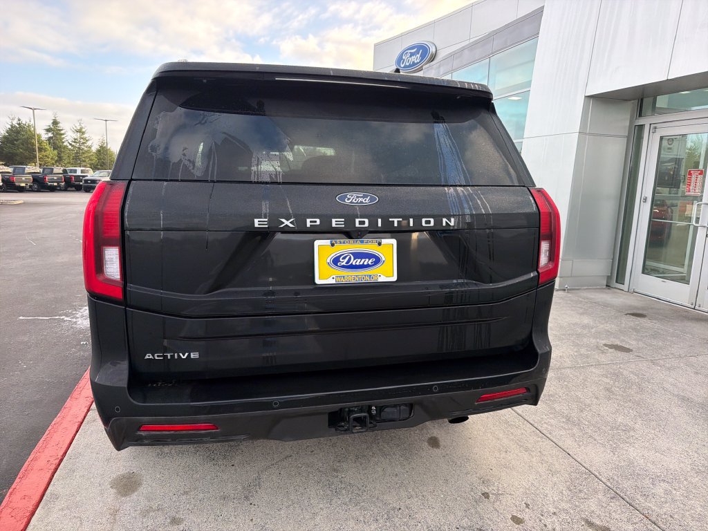 Used 2025 Ford Expedition Active AWD/4WD image 3