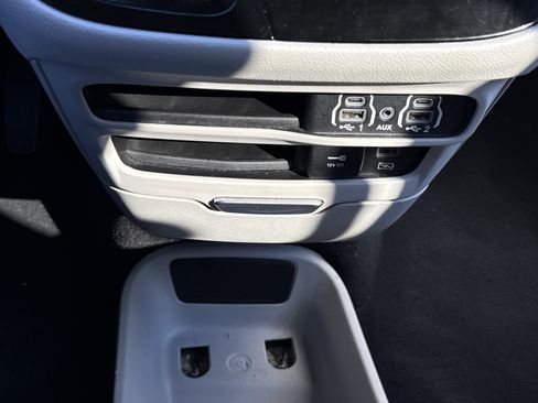 Used 2022 Chrysler Pacifica Touring-L image 22