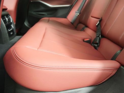 Used 2025 BMW 330i Sedan image 15