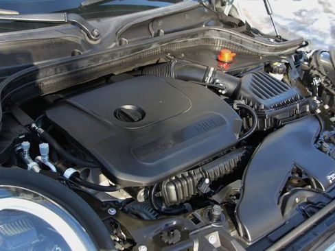 Used 2022 MINI Cooper 2-Door Hardtop w/ Premium Package image 12