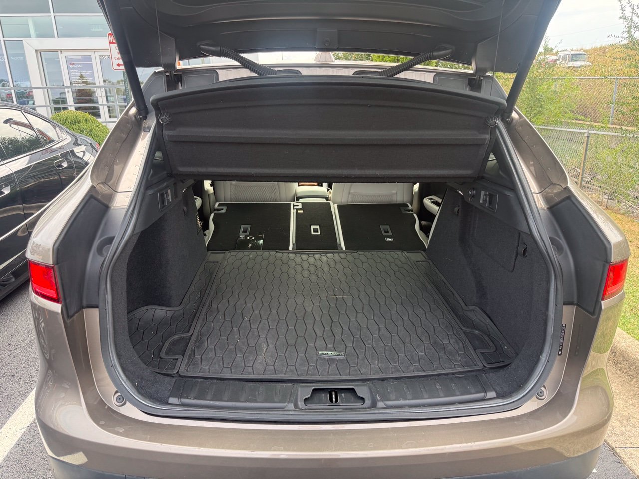 Used 2017 Jaguar F-PACE Prestige AWD/4WD image 6