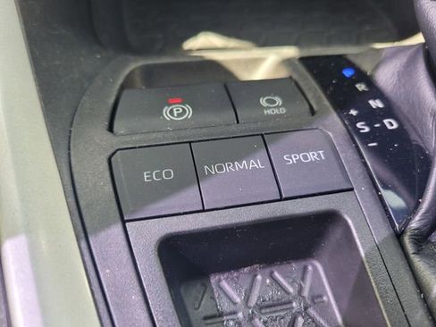 Used 2020 Toyota RAV4 XLE Premium image 26