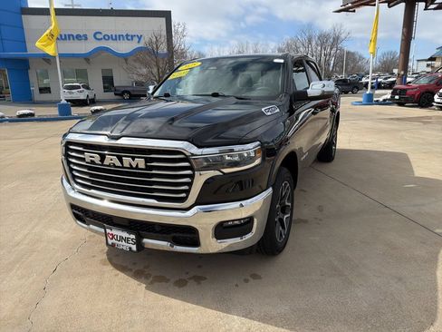 Used 2025 RAM 1500 Laramie AWD/4WD image 3