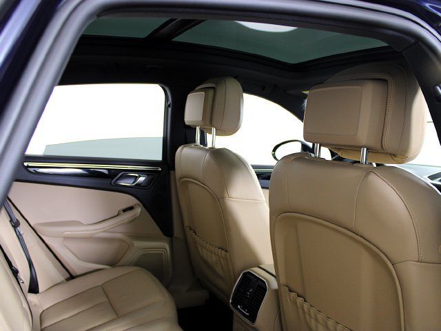 Certified 2023 Porsche Macan AWD/4WD image 25