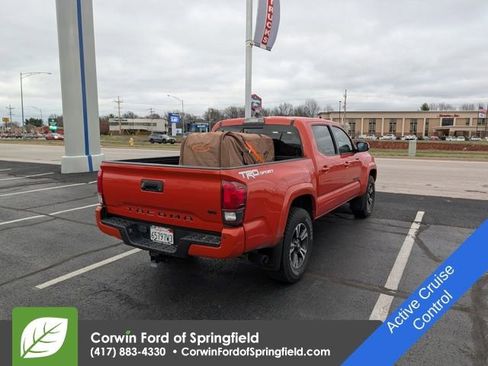 Used 2018 Toyota Tacoma TRD Sport w/ TRD Premium Sport Package image 7
