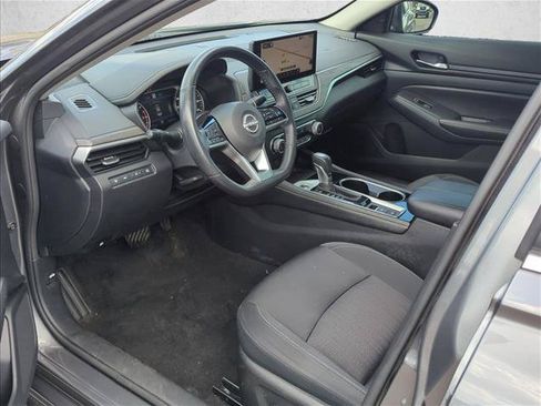 Used 2024 Nissan Altima 2.5 SV w/ SV Premium Package FWD image 11