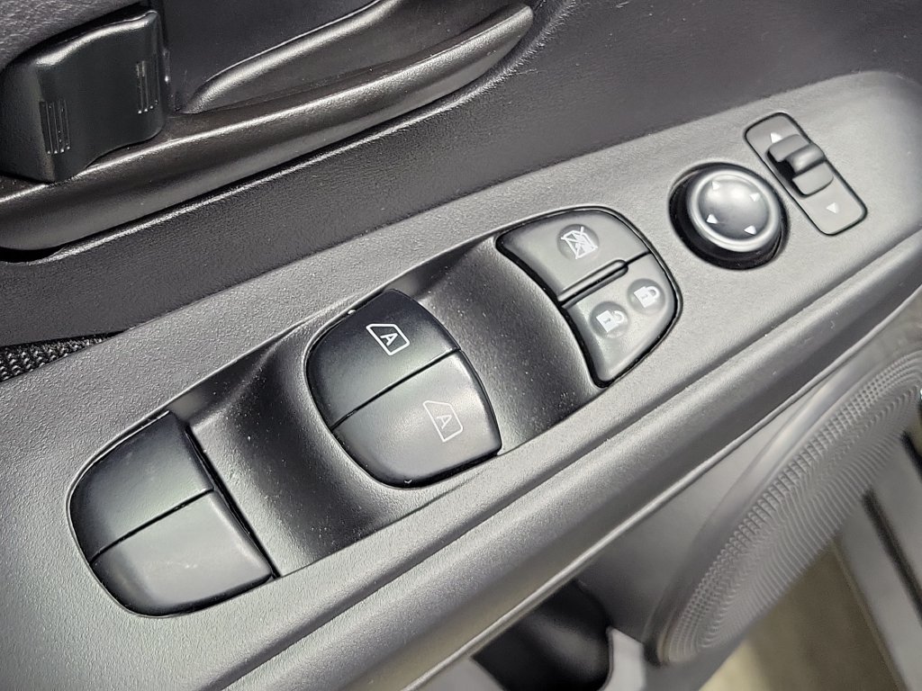 Used 2025 Nissan Kicks Play S FWD image 27