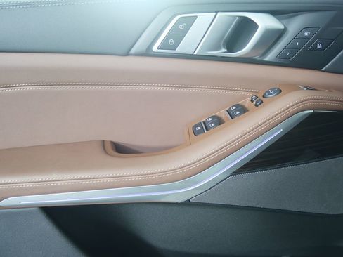 Certified 2025 BMW X5 xDrive40i image 8