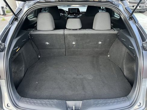 Used 2018 Toyota C-HR XLE FWD image 11