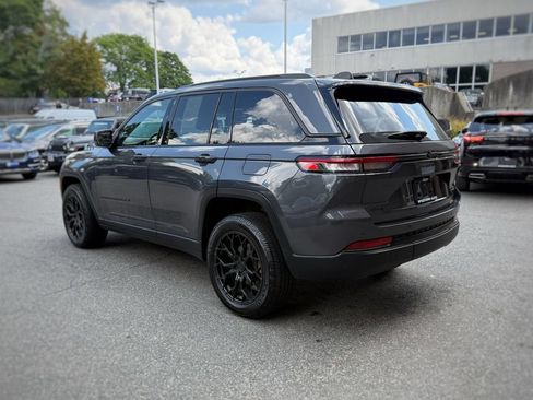 Used 2022 Jeep Grand Cherokee Limited AWD/4WD image 12