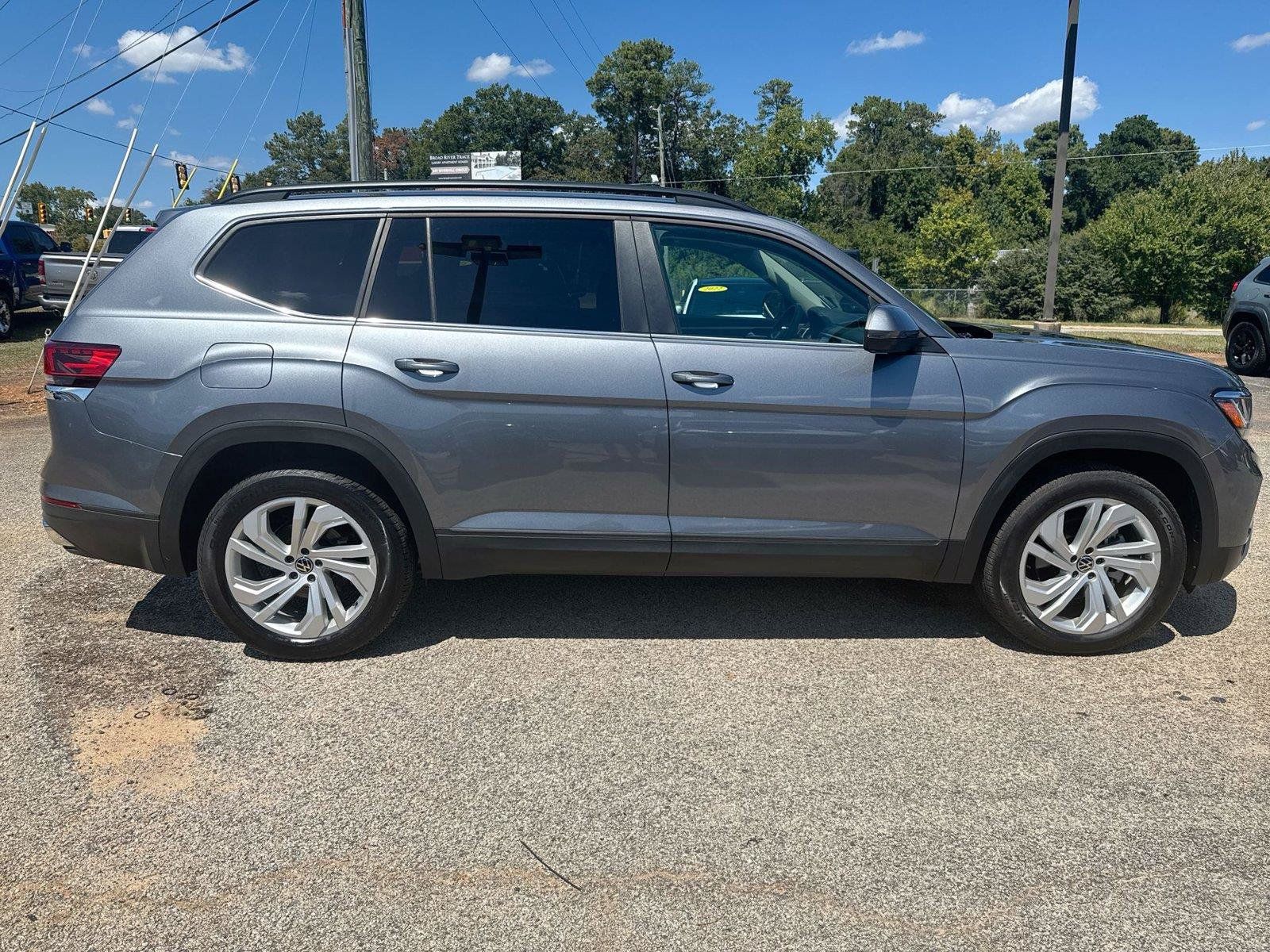 Used 2021 Volkswagen Atlas SE w/ Towing Package FWD image 22