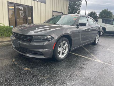 Used 2022 Dodge Charger SXT RWD image 2