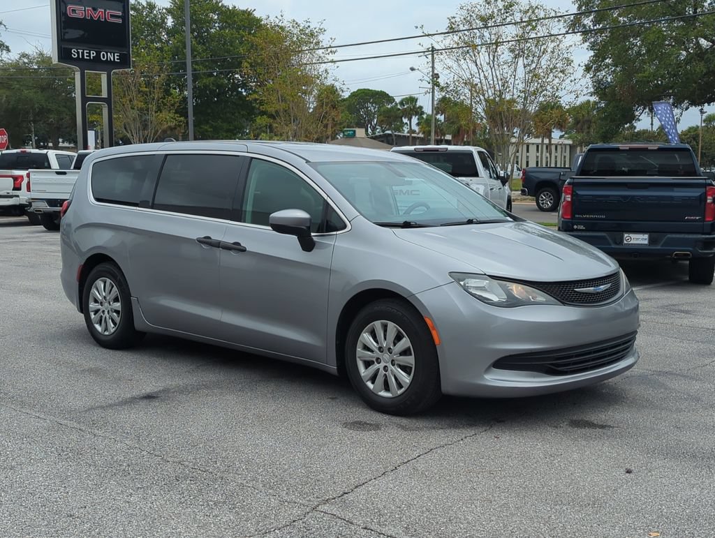 Used 2018 Chrysler Pacifica L FWD image 8