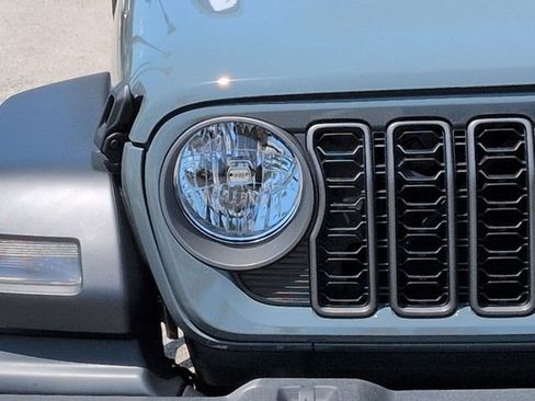Used 2025 Jeep Wrangler Sport AWD/4WD image 10
