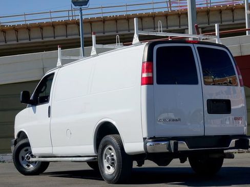 Used 2017 GMC Savana 2500 RWD image 21