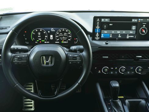 Used 2025 Honda Accord Sport image 19