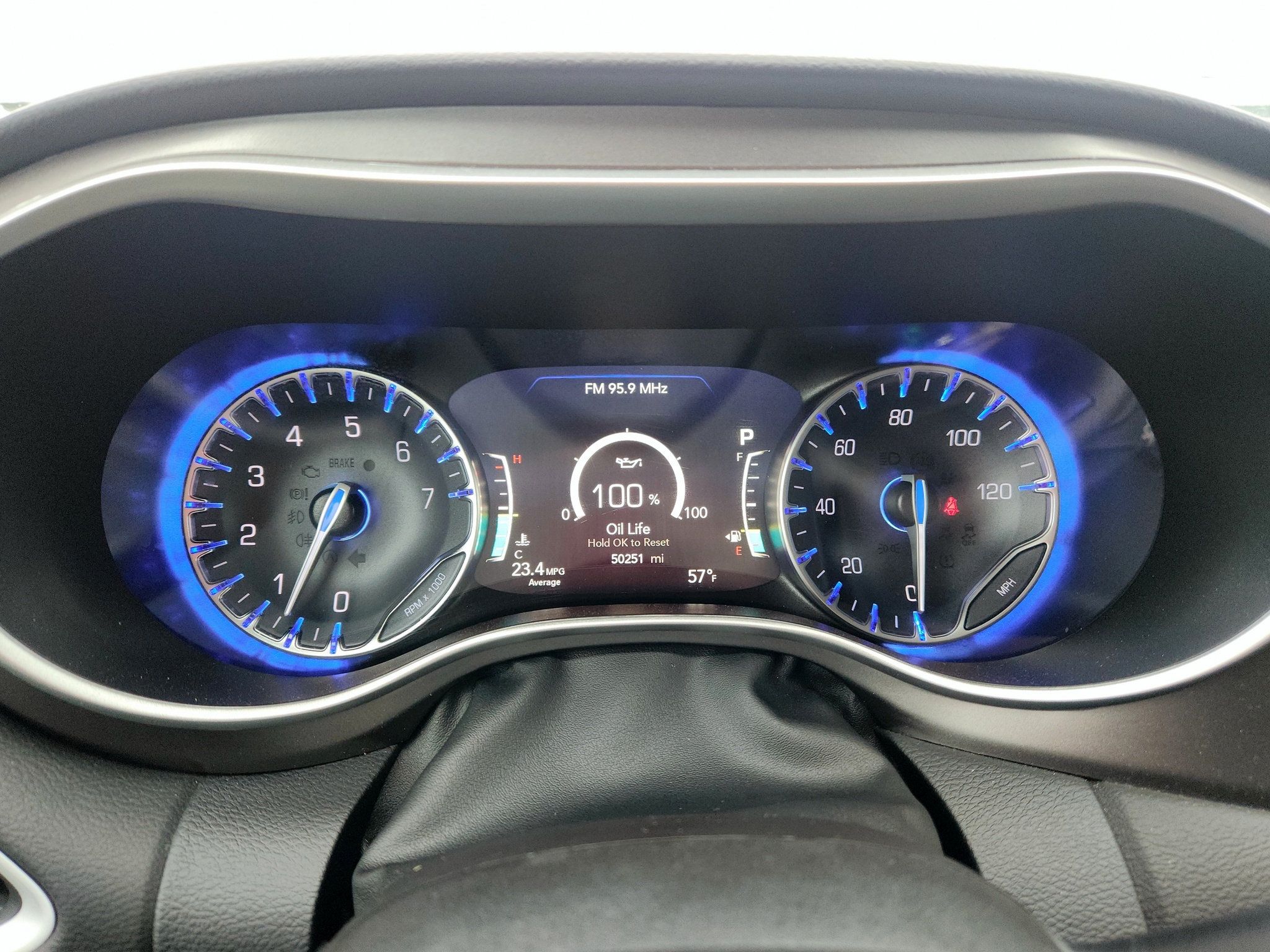Used 2024 Chrysler Pacifica Touring-L FWD image 23