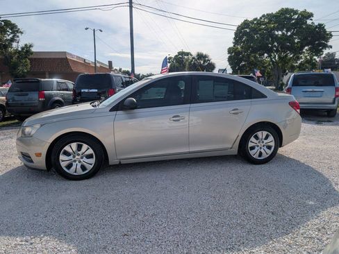 Used 2014 Chevrolet Cruze LS FWD image 4