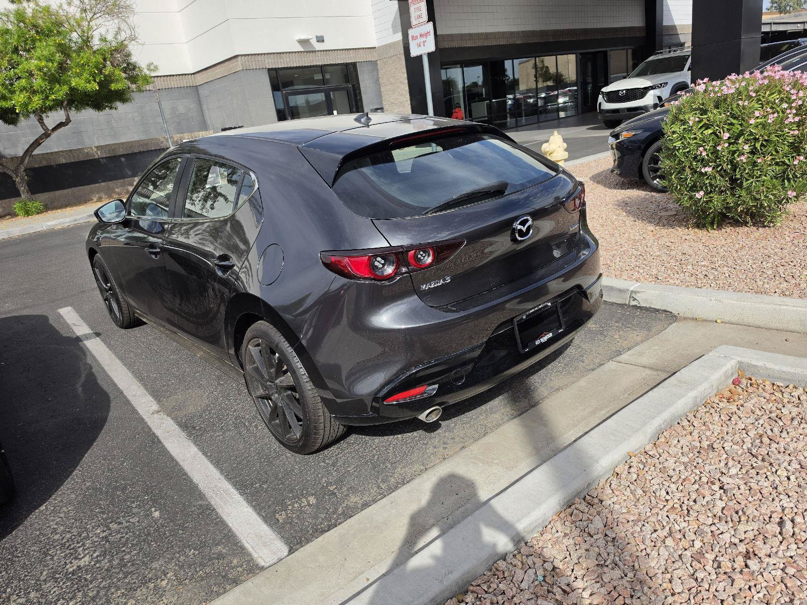 Used 2020 MAZDA MAZDA3 Hatchback w/ Preferred Package FWD image 4