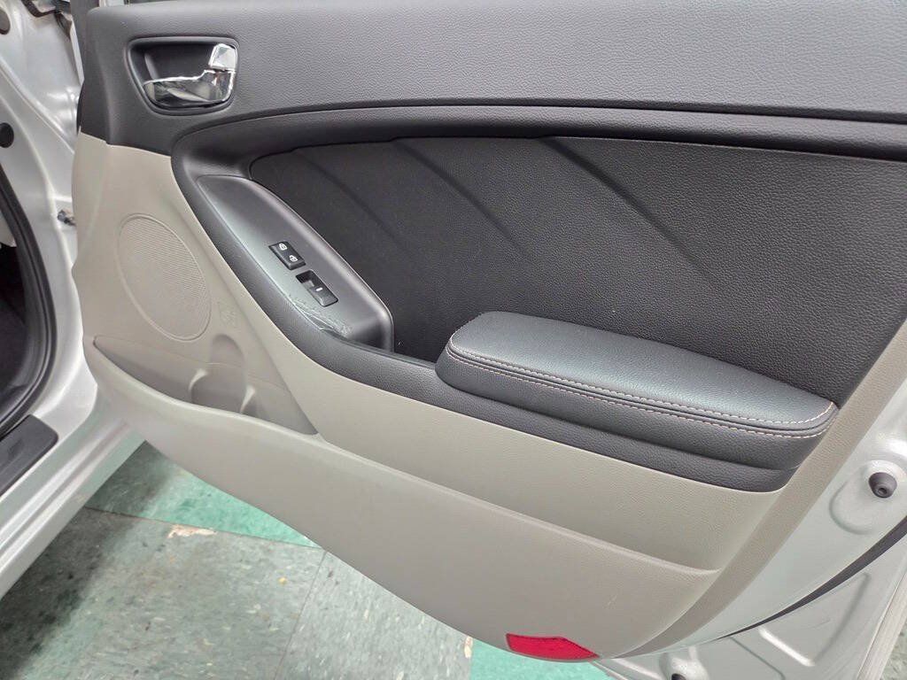 Used 2014 Kia Forte LX FWD image 31