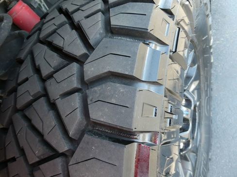 Used 2022 Ford F250 Lariat w/ Tremor Off-Road Package image 11