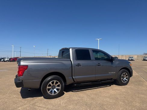 Used 2019 Nissan Titan S image 26