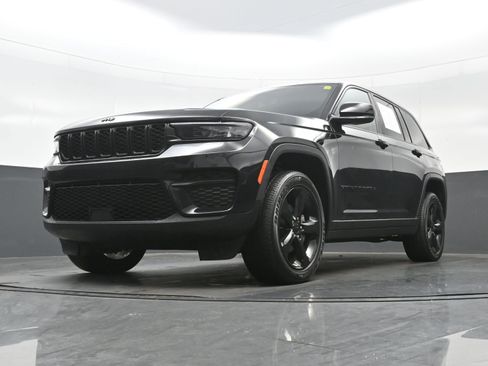 Used 2023 Jeep Grand Cherokee Altitude image 26
