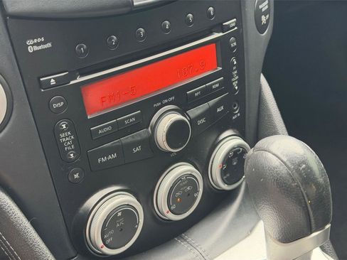 Used 2014 Nissan 370Z Touring w/ Sport Package image 37